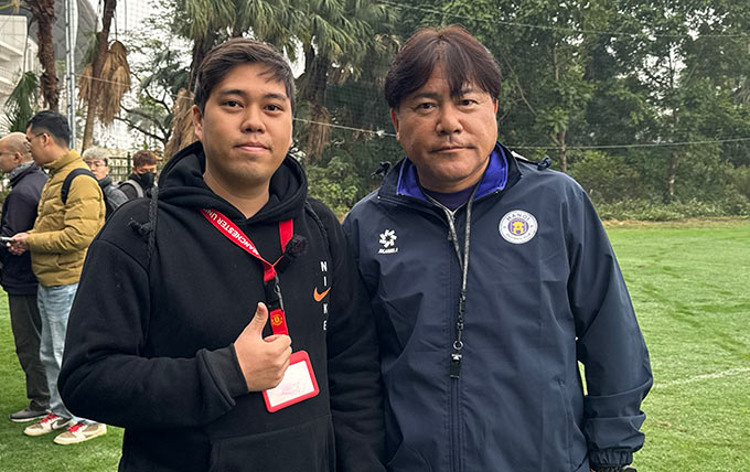 Người viết và ông Teguramori, tân HLV trưởng của CLB Hà Nội