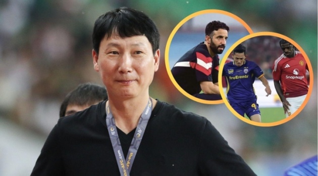 HLV Kim khen ngợi Hai Long sau màn trình diễn trước MU.