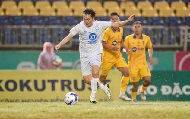 Nam Định chạm một tay vào chức vô địch khi thắng Sông Lam Nghệ An.