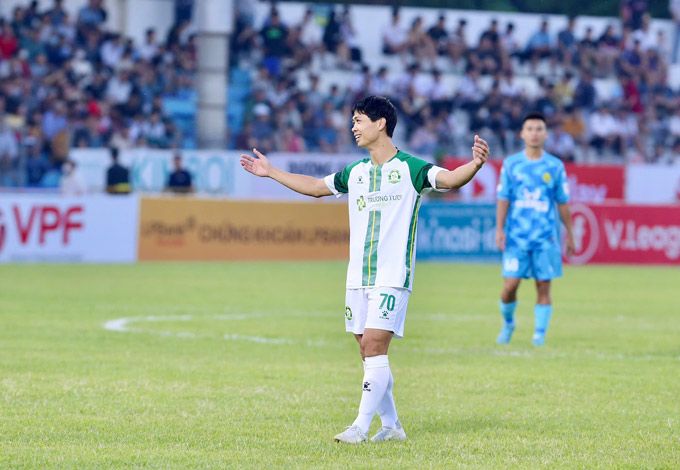 Công Phượng đang có phong độ tốt trong màu áo Trường Tươi Bình Phước - Ảnh: Đức Cường